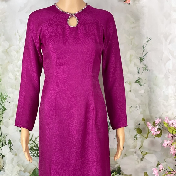 Ao dai lua to tam Thai Tuan, New beautiful Vietnamese

size M Vietnam (US size 2 - Picture 1 of 8